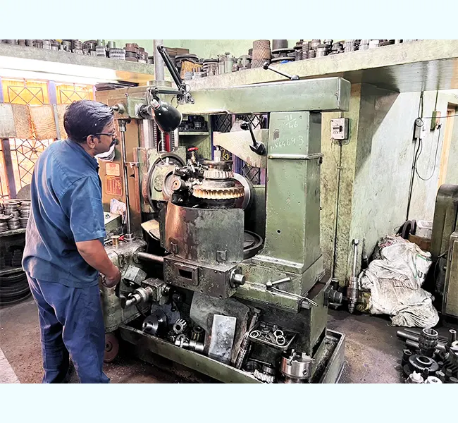 gear-manufacturer-precision-engineering-gear-solutions-worm-worm-shaft-spiral-bevel-spur-gear-helical-gear-roller-cnc-machining-vmc-machining-metal-sheet-work-machine-fabrication-food-industry-gears-paper-industry-gears-beverage-industry-g--1724402108