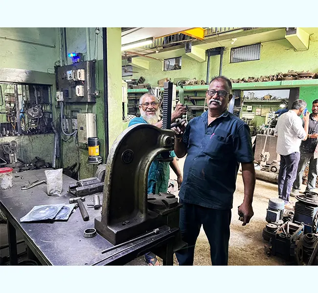 gear-manufacturer-precision-engineering-gear-solutions-worm-worm-shaft-spiral-bevel-spur-gear-helical-gear-roller-cnc-machining-vmc-machining-metal-sheet-work-machine-fabrication-food-industry-gears-paper-industry-gears-beverage-industry-g--1724402083