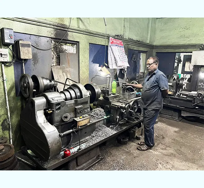 gear-manufacturer-precision-engineering-gear-solutions-worm-worm-shaft-spiral-bevel-spur-gear-helical-gear-roller-cnc-machining-vmc-machining-metal-sheet-work-machine-fabrication-food-industry-gears-paper-industry-gears-beverage-industry-g--1724402197